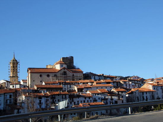 Das Bergdorf Linares da Mora...