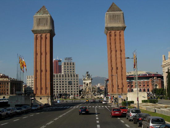 Wieder zurück im Bus, La Plaça Espanya... - das Tor zum Messegelände der Weltausstellung von 1929...