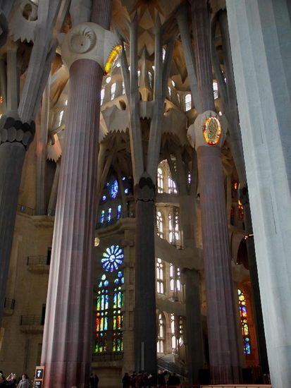 Die Säulen mit den Emblemen der Evangelisten...