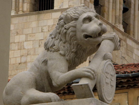 Das Symbol der Stadt Léon...