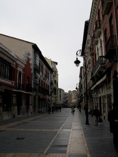 Die Öffnungszeiten der Geschäfte sind für uns etwas gewöhnungsbedürftig, morgens 9.30 - 14.00 und 16.00 - 20.00...
... so ungefähr...