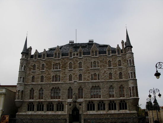 Casa Botines; ein Werk von Antonio Gaudì...