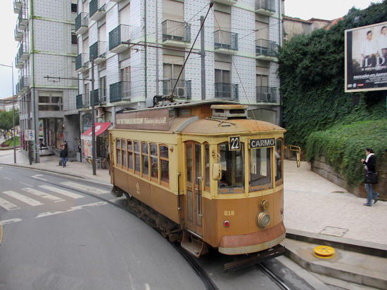 Ein eher älteres Vehikel - hat zumindest meinen Jahrgang...