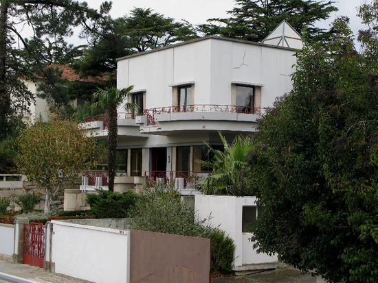 Im Villenquartier Portos...