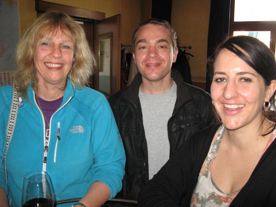 Fröhliche Gesichter bei unserer kleinen Abschiedsparty am Ostermontag...