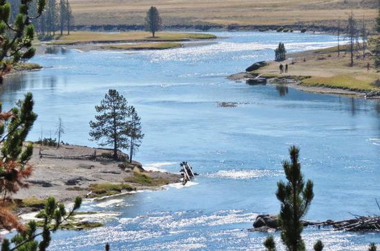 Nach dieser Schreck-Episode fahren wir dem Yellowstone River entlang...