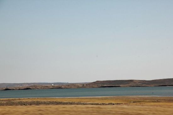 Mitten in der Prärie finden wir einen See...