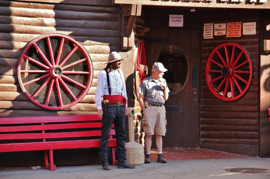 Geht wohl bald eine wüste Schiesserei los...