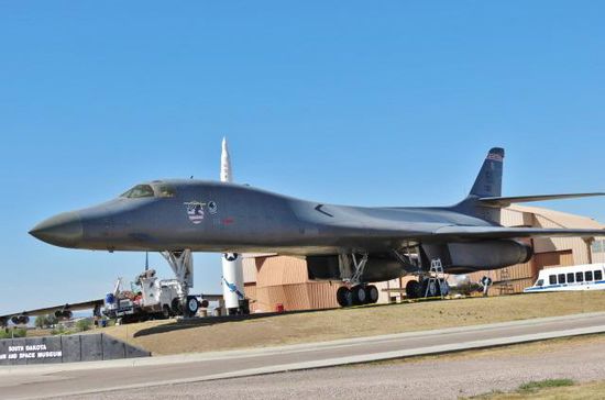 Und das Prunkstück, der Langstreckenbomber "B-52B"...; man hätte auch die Raketensilos der Fernlenkwaffen besichtigen können...