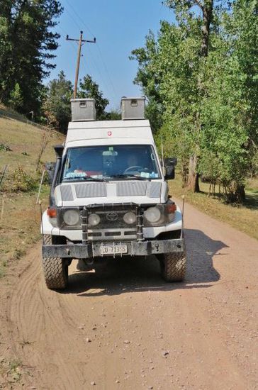 GPS sei Dank! Kathrin kommt ungewollt zur ersten Offroad-Lektion im Nebenstrassen-Fahren...