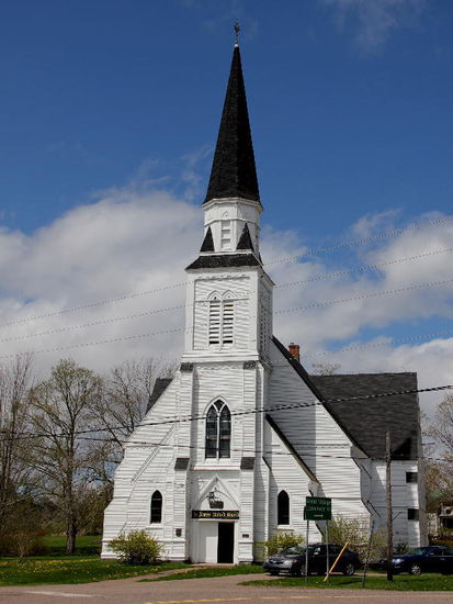 Am andern Tag zeigt sich die Sonne bereits wieder... In Glenholme entdeckt Kathrin eine offene Kirchentür und will die Kirche besichtigen...
