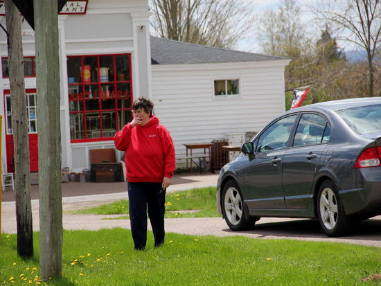 Die Kirchensekretärin zeigt uns spontan die Baptistenkirche... Sprachlich legt sie einen enormen Drive drauf, sodass ich mit meinen "Englischkenntnissen" etliche Mühe bekunde, ihr zu folgen.