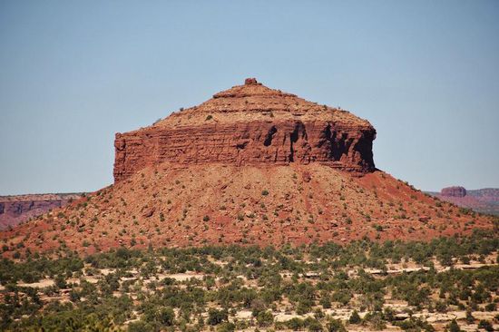 Mit diesen Bildern verlassen wir den Natural Bridges Park...; im Bild "die Käseschachtel"...