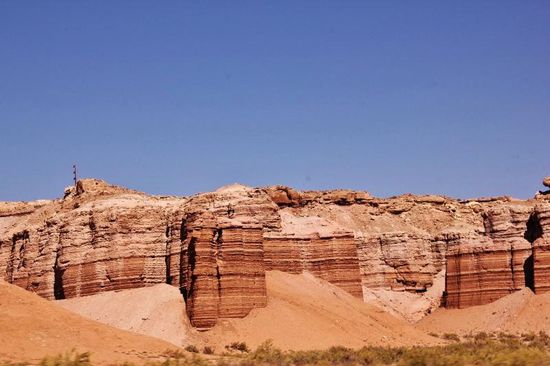 Und schon bald sind wir wieder gefangen von den Formen und bunten Farben der Felsen...