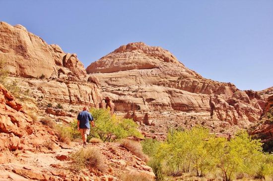 Das Auto lassen wir mal stehen... - es geht zu Fuss weiter...