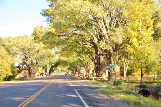 Wir sind bereits wieder unterwegs...; der Grund für den Ölverlust: eine Schraube beim Ölfeinfilter war lose...; Kostenpunkt in der Garage: Nichts, aber ein Trinkgeld hat's doch gegeben...