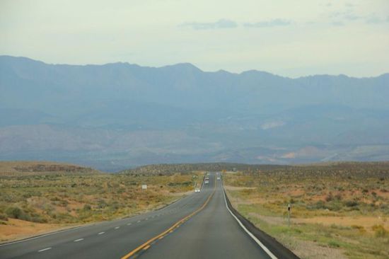Colorado City lassen wir rechts liegen...; das Städtchen erweckt den Eindruck, als ob die besten Zeiten schon länger vorbei seien...