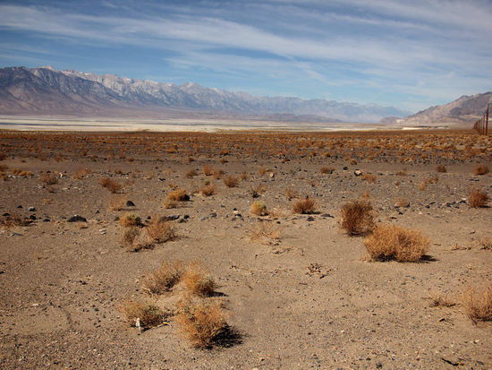 Im Tal wiederum ein fast ausgetrockneter See...