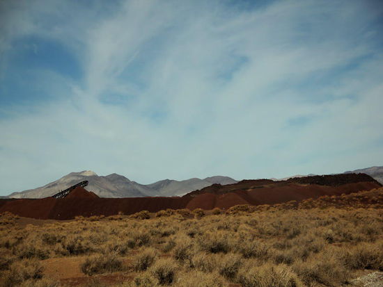 Ein immenses Rohstofflager für die heutigen Menschen...; Eisenerz wird abgebaut...; 
Am Abend sind wir in Lake Isabella auf dem CP, schreiben unsere Berichte und gehen früh schlafen... - reisen macht mitunter auch müde...