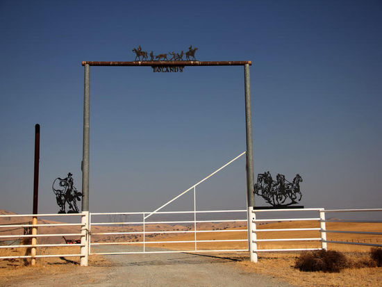 Farmen mit den hübschen Zugangstoren...