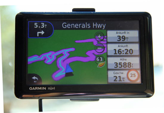 Bei solch kurvigen Verhältnissen schnell fahren ist ein Kunststück...; jedenfalls haben wir es geschafft und konnten im "Verbund" die Baustelle passieren...