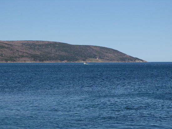 Bei Ingonish Beach fahren wir in den NP ein und grummeln der Küste entlang bis Cape North... ab da fahren wir auf einer wenig befahrenen Strasse bis Bay St. Lawrence...