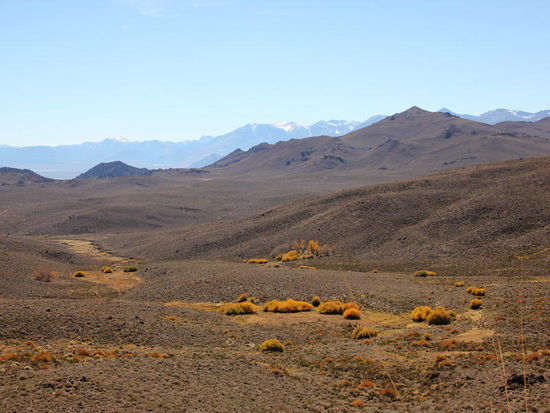 Unterwegs biegen wir von der Hauptstrasse ab und fahren auf einer Gravelroad...
