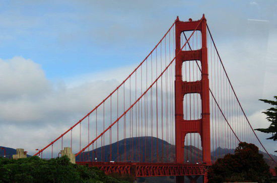 Und bereits sind wir beim weltbekannten Wahrzeichen der Stadt - der "Golden Gate Bridge"...