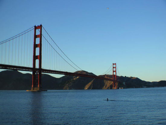 Und die Golden Gate Bridge im Glanz der Abendsonne...; wir haben Glück, sehr oft ist die Brücke in Nebel eingetaucht...