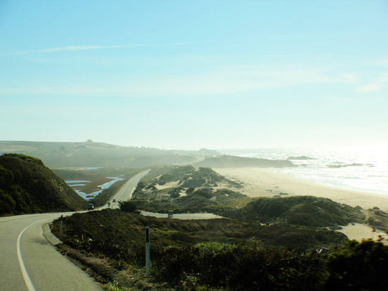 Vom Meer her dringt feuchte, kühle Luft auf das Festland - deswegen herrscht in Küstennähe vor allem in der wärmeren Sommerzeit oft Nebel...