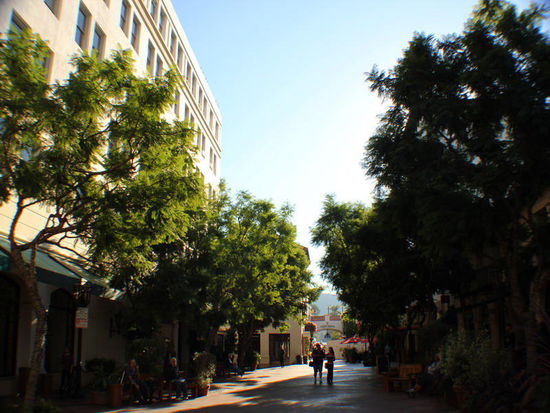 Irgendwie beschaulich, angenehm, mit sehr schönen Geschäften...