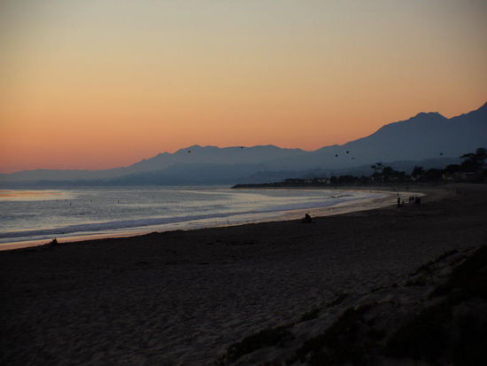 Wir campieren ein paar Schritte vom Strand hinter einer Sanddüne...