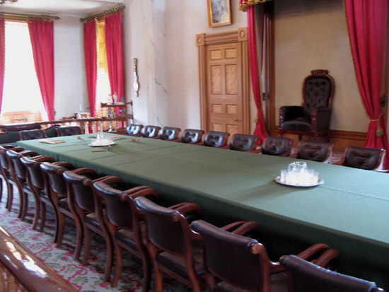 Und hier ist der Verhandlungsraum...