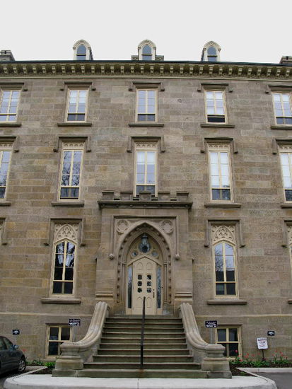 Nebenan  das Bischofspalais...