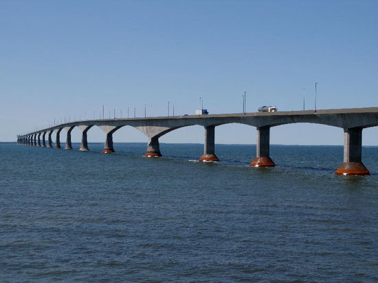 Auf der andern Seite der Brücke beginnt die Provinz "New Brunswick"...
Übrigens: Kathrin schreibt einen Blog über unseren Alltag:
hier zu finden:
http//:kupaufreisen.blogspot.com