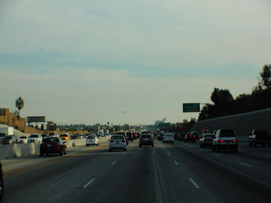 Gut, dass vier Augen den Verkehr überwachen können - es darf auch rechts überholt werden....
