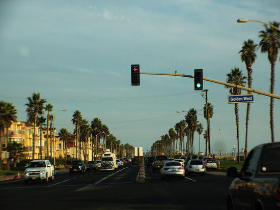 Wir sind an der Longbeach und suchen nach dem Eingang zum State Park...; wir campen hier - leider direkt an der Strasse, nachts sind Ohrstöpsel gefragt...