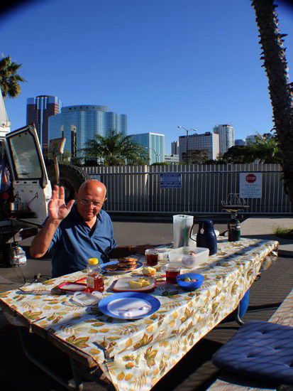 Am andern Morgen stehen wir zeitig auf und frühstücken bei herrlichem Sonnenschein...