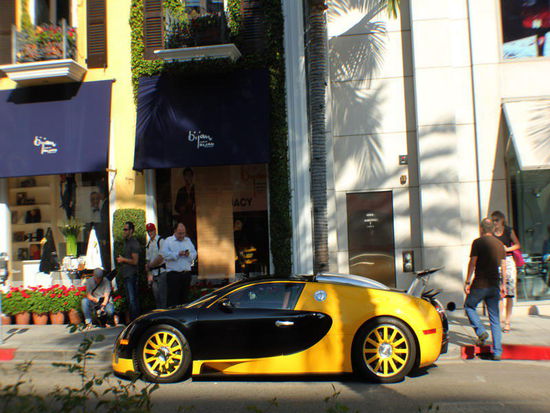 Schnelle Autos gehören dazu...