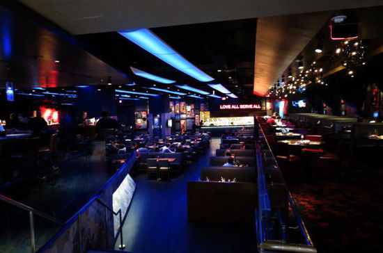Noch schnell ein Besuch im Hard Rock Café... - (hab schon interessantere gesehen...)