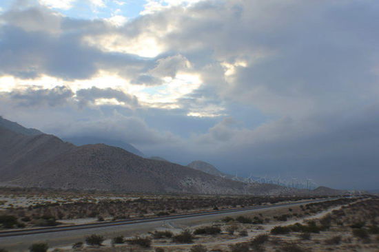 Ein grosses Hochplateau wirkt wie ein Kanal - heftiger Wind durchfegt die Ebene...