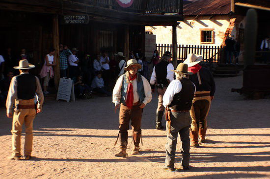 Palaver auf dem Dorfplatz...?