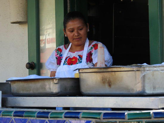 Was MacD kann, können wir schon längst...! Essensausgabe direkt auf die Strasse...