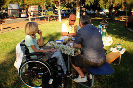 Am Nachmittag sitzen wir auf dem CP zusammen für ein kleines Zvieri...; abends fahren nochmals in Gaslamp Quartier und lassen uns in einem tollen indischen Restuarant verwöhnen...