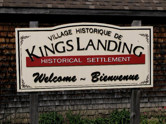 Eigentlich wollten wir diese Stätte besuchen... und im Führer steht - geschlossen von Mitte Okt. bis Mai...! Wann denn wird eröffent - erst anfangs Juni...? Trotzdem - einen kleinen Blick kann ich erhaschen...