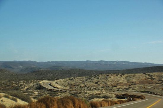 Die Hauptstrasse ist gut ausgeschildert, kurvig...