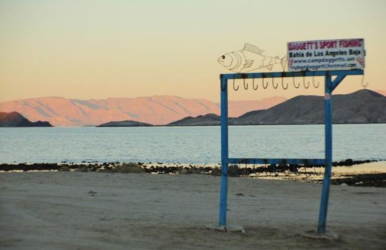 Schon bald weicht der Tag der Nacht...; es ist sehr ruhig hier - ausser uns ist nur noch ein kanadisches Paar hier...