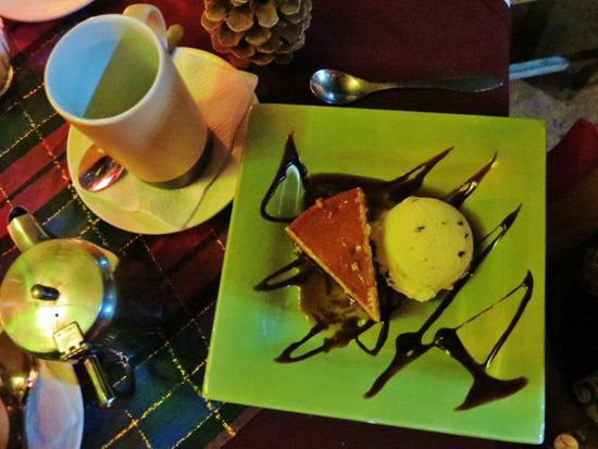 Und das Dessert...; köstlich gespeist...!