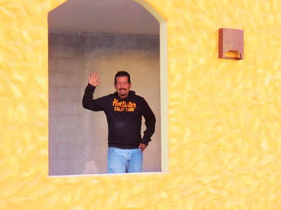 Fito Gonzalez, unser Gastgeber, ist stolz auf seine neue Überbauung...! Übrigens - Mexiko's Wirtschaft brummt wieder und weist stolze 4% + der Wirtschaft auf...; durch die Teuerung in China ist Mexiko ein echtes Investitionsland...