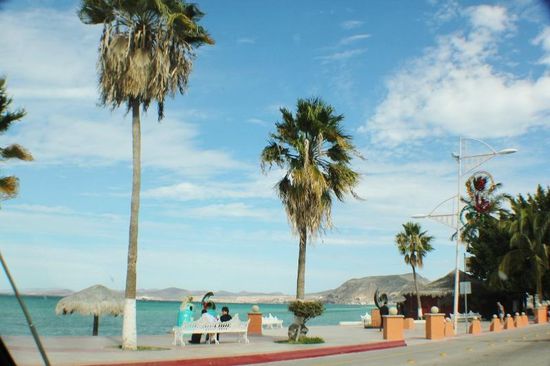 Am andern Morgen bleiben wir vorerst in La Paz, füllen unsere Vorräte auf und fahren in den Hafen, um uns für die Überfahrt aufs Festland von Mexiko vorzubereiten...